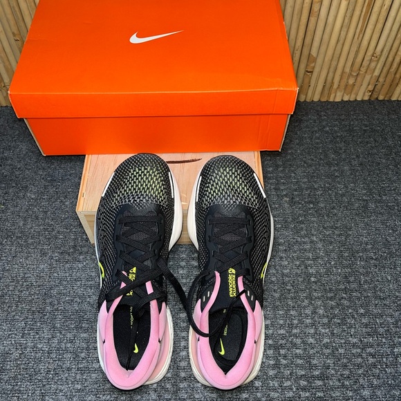 NIKE WMNS ZOOMX INVINCIBLE RUN FK, W12 - Picture 9 of 14